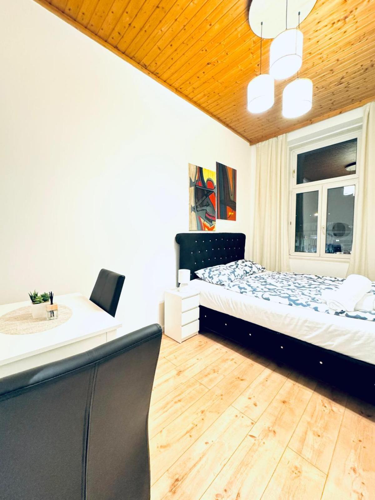 Convenient 4br Shared For 11p, 10 Min To Atzgersdorf * Wien