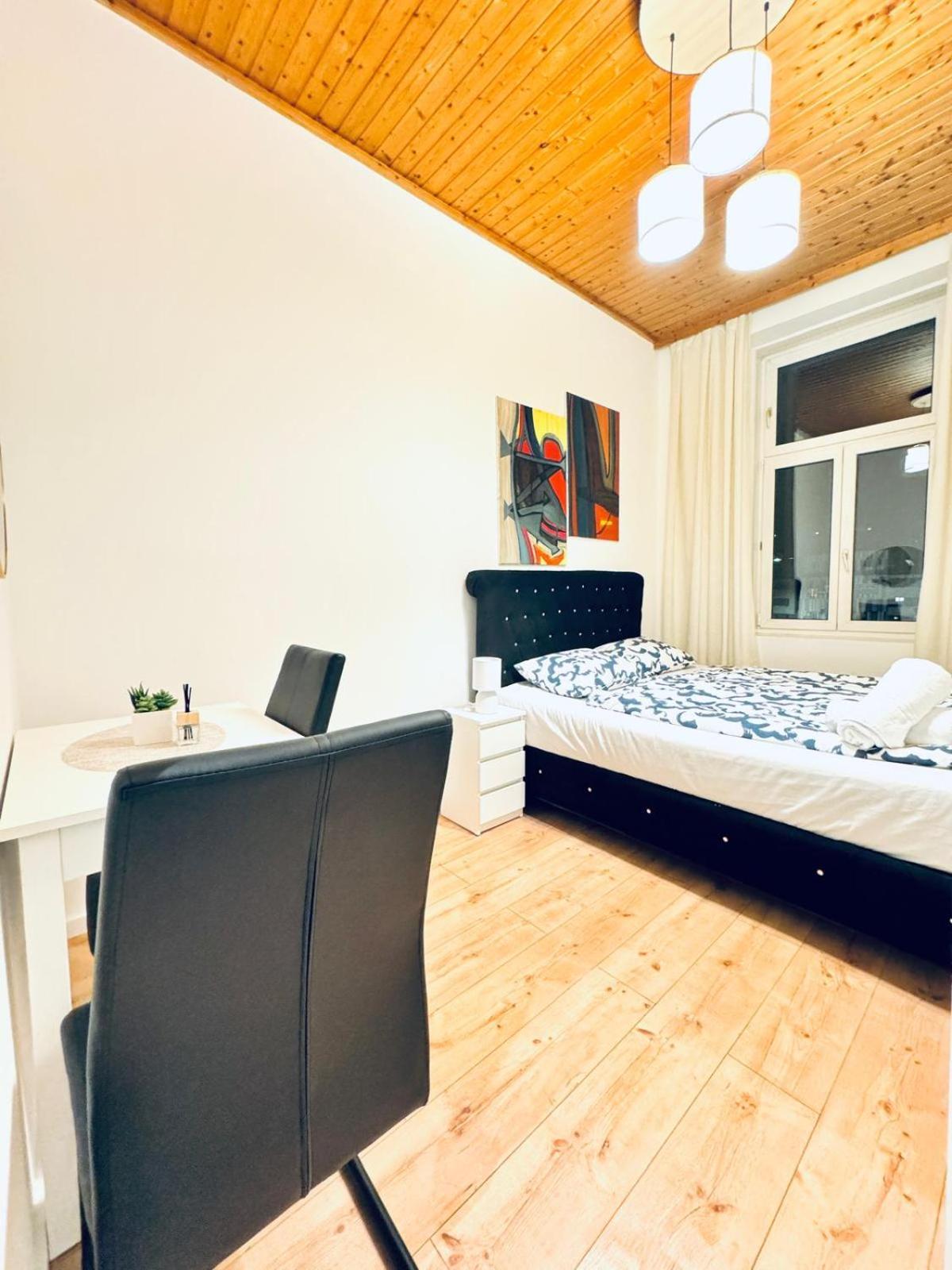 Convenient 4br Shared For 11p, 10 Min To Atzgersdorf Apartment Wien